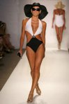 Пляжный сезон 2008: лучшие купальники Недели моды в Майами